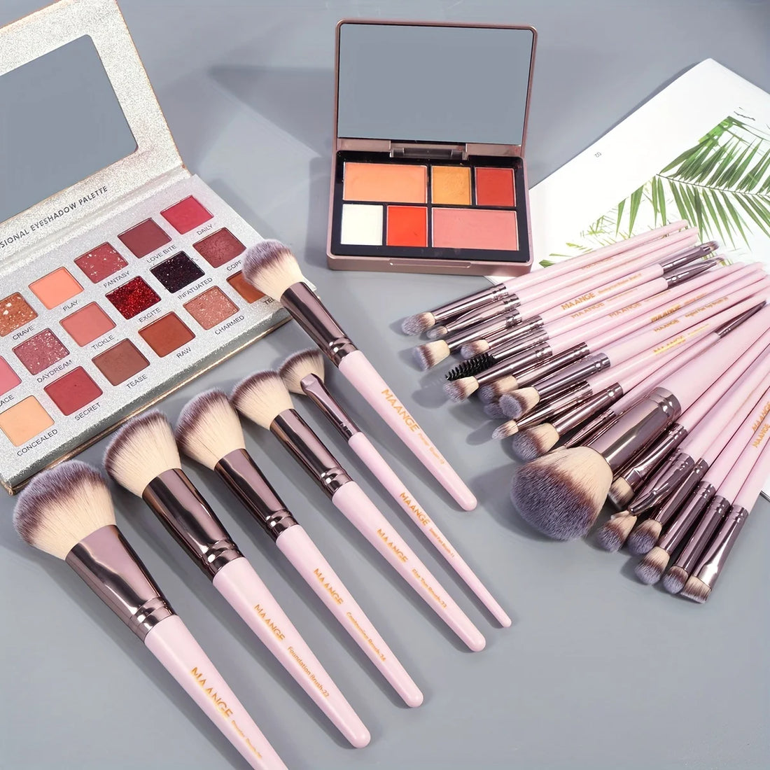 MAANGE 30pcs Professional Makeup Brush Set with Bag