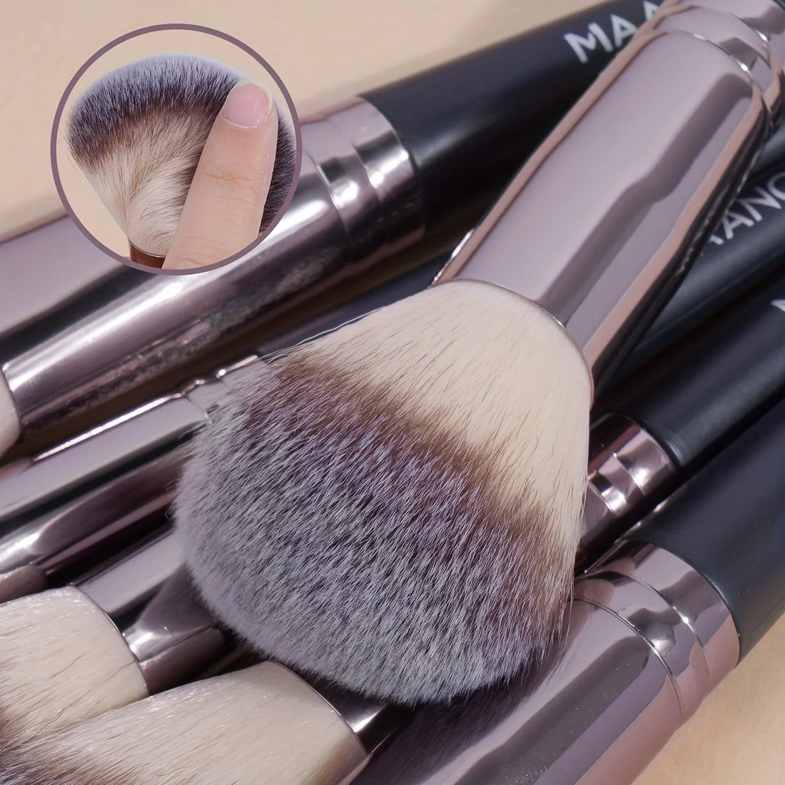 MAANGE 30pcs Professional Makeup Brush Set with Bag