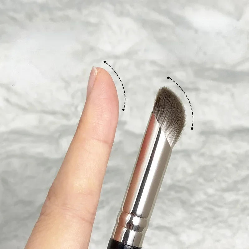 1pc Precision Concealer Brush – Soft & Fluffy